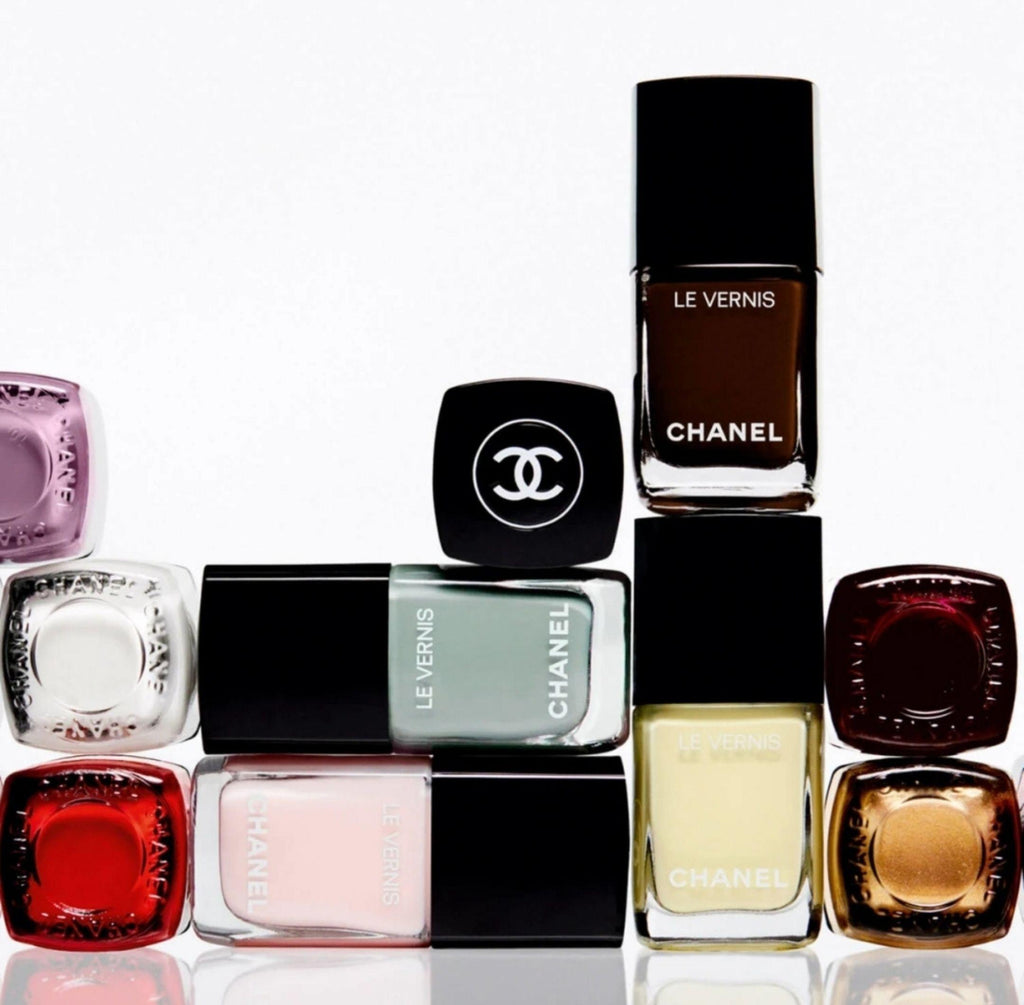 طلاء أظافر لو فيرني يدوم طويلاً من شانيل - CHANEL درجة روج نوار (155 Rouge Noir)