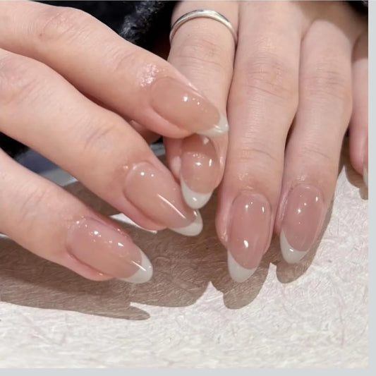 اظافر صناعية قصيرة متوسطة الحجم بلون ابيض فرنسي مع تصميم ابيض فرنسي كلاسيكي بتغطية كاملة للصق على الاظافر للنساء للاستخدام اليومي والمانيكير بنفسك، 24 قطعة