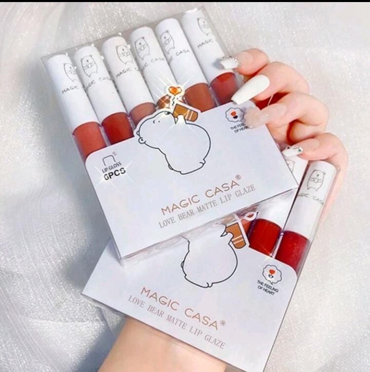 مجموعة أحمر شفاه مطفي مرطب طويل الأمد من MAGIC CASA المؤلفة من 6 حبات، وعبارة عن لون مخملي لطيف يحتوي على دببة كرتونية